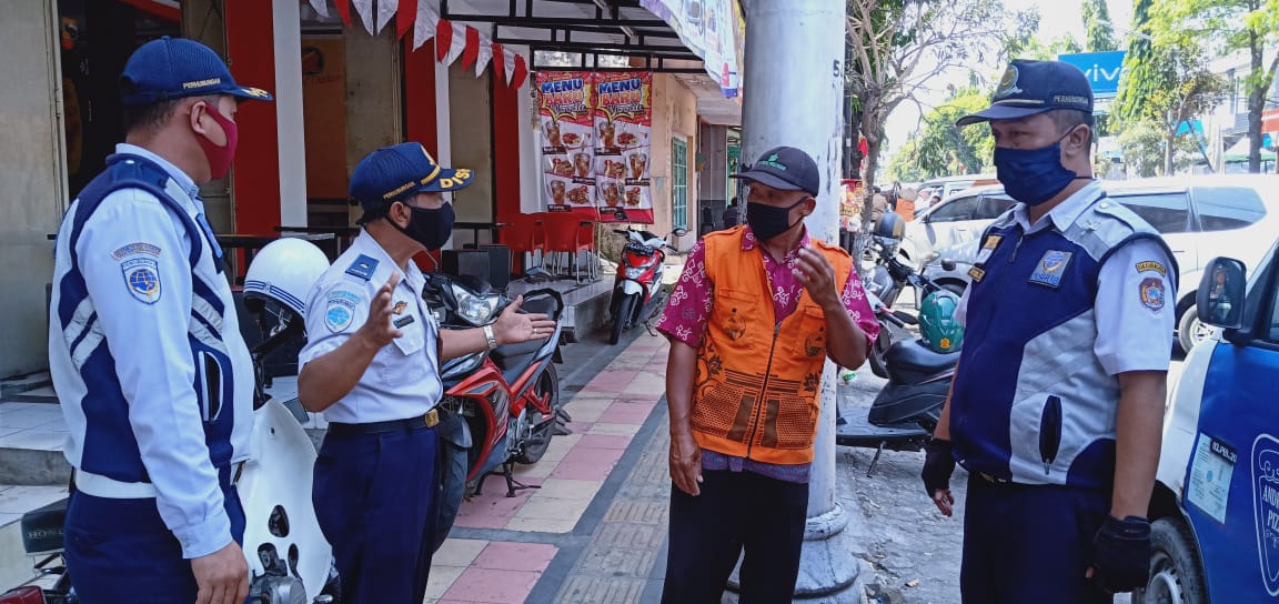 SOSIALISASI DAN PEMBINAAN KEPADA JURU PARKIR